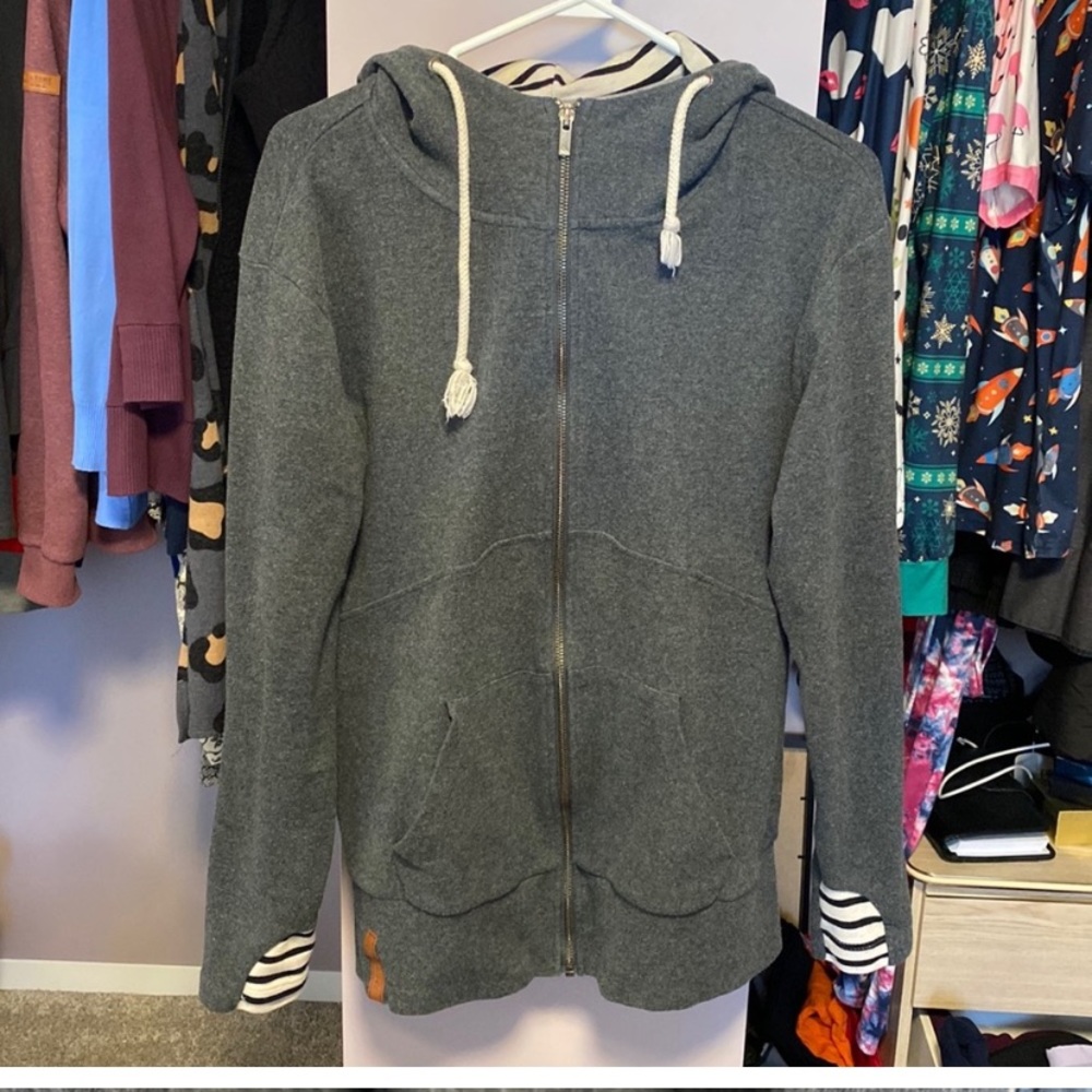 Bdl of 2 sweaters